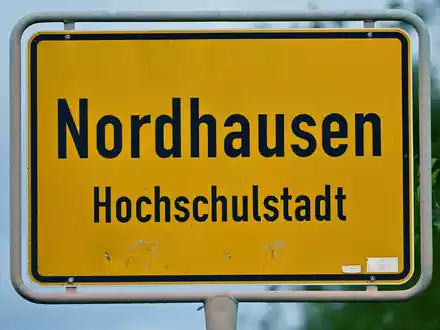 Bei der Stichwahl in Nordhausen können sich die Wählerinnen und Wähler zwischen AfD-Kandidat Jörg Prophet und dem parteilosen Amtsinhaber Kai Buchmann entscheiden. - Foto: Martin Schutt/dpa