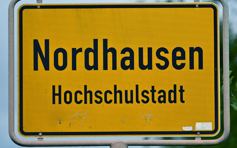 Bei der Stichwahl in Nordhausen können sich die Wählerinnen und Wähler zwischen AfD-Kandidat Jörg Prophet und dem parteilosen Amtsinhaber Kai Buchmann entscheiden. - Foto: Martin Schutt/dpa