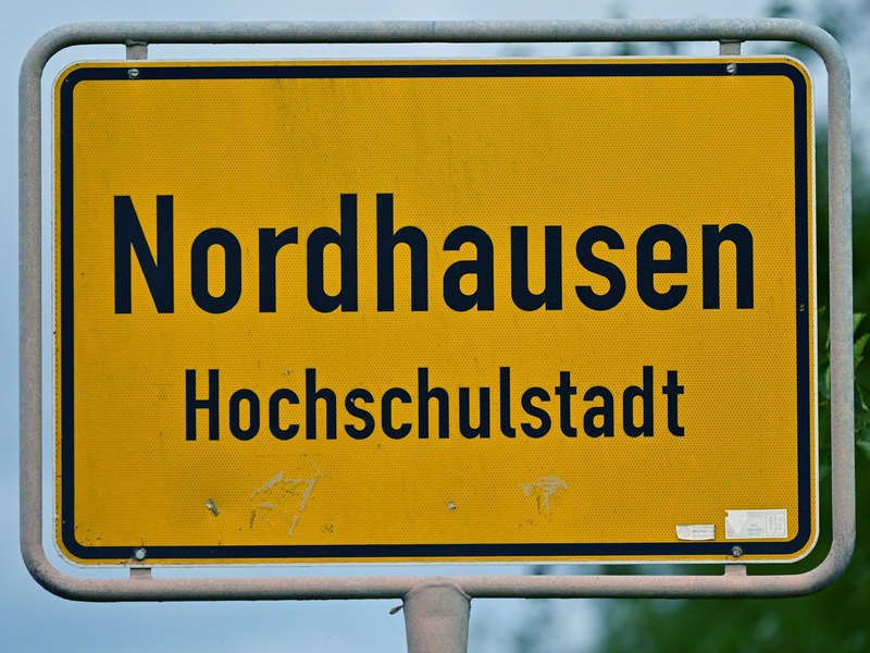 Bei der Stichwahl in Nordhausen können sich die Wählerinnen und Wähler zwischen AfD-Kandidat Jörg Prophet und dem parteilosen Amtsinhaber Kai Buchmann entscheiden. - Foto: Martin Schutt/dpa