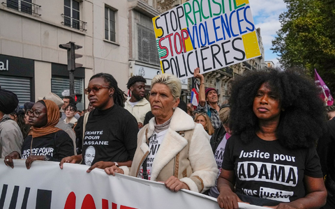 Demonstration gegen Polizeigewalt in Paris. - Foto: Michel Euler/AP/dpa