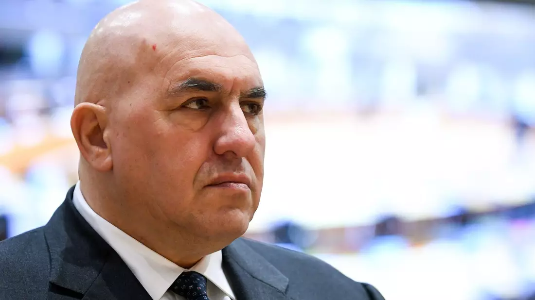 Verteidigungsminister Guido Crosetto macht seinem Ärger Luft. - Bild: -/EU Council/dpa