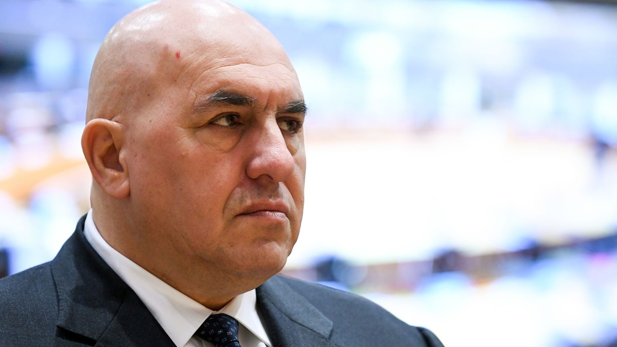 Verteidigungsminister Guido Crosetto macht seinem Ärger Luft. - Foto: -/EU Council/dpa