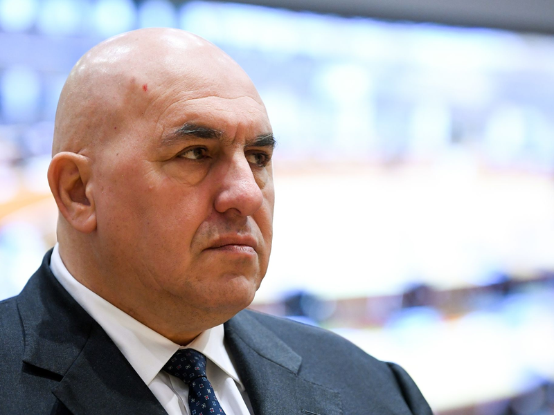 Verteidigungsminister Guido Crosetto macht seinem Ärger Luft. - Foto: -/EU Council/dpa