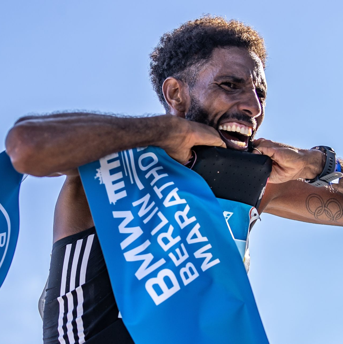 Amanal Petros verbesserte den deutschen Marathon-Rekord auf 2:04:58 Stunden. - Foto: Andreas Gora/dpa