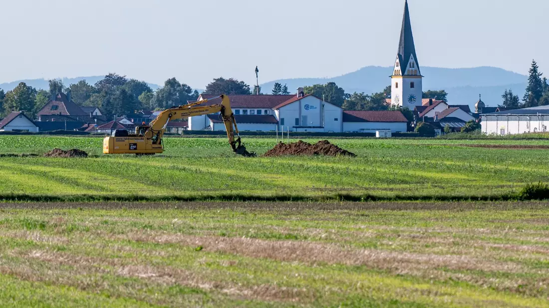 Zwischen Irlbach und Straßkirchen soll die Batteriefabrik entstehen. - Bild: Armin Weigel/dpa