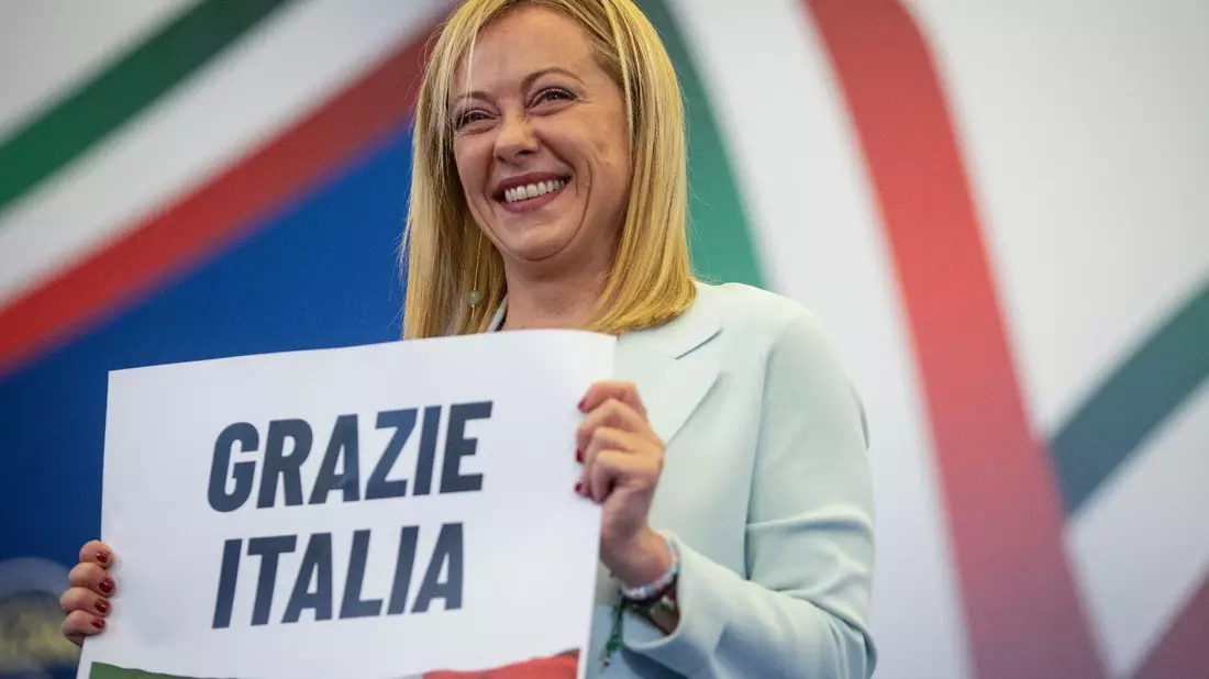 Ein Jahr ist es her, dass Giorgia Meloni in Italien die Wahl zu Italiens Ministerpräsidentin gewann. - Bild: Oliver Weiken/dpa