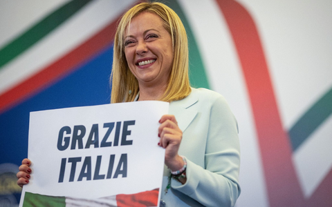 Ein Jahr ist es her, dass Giorgia Meloni in Italien die Wahl zu Italiens Ministerpräsidentin gewann. - Foto: Oliver Weiken/dpa