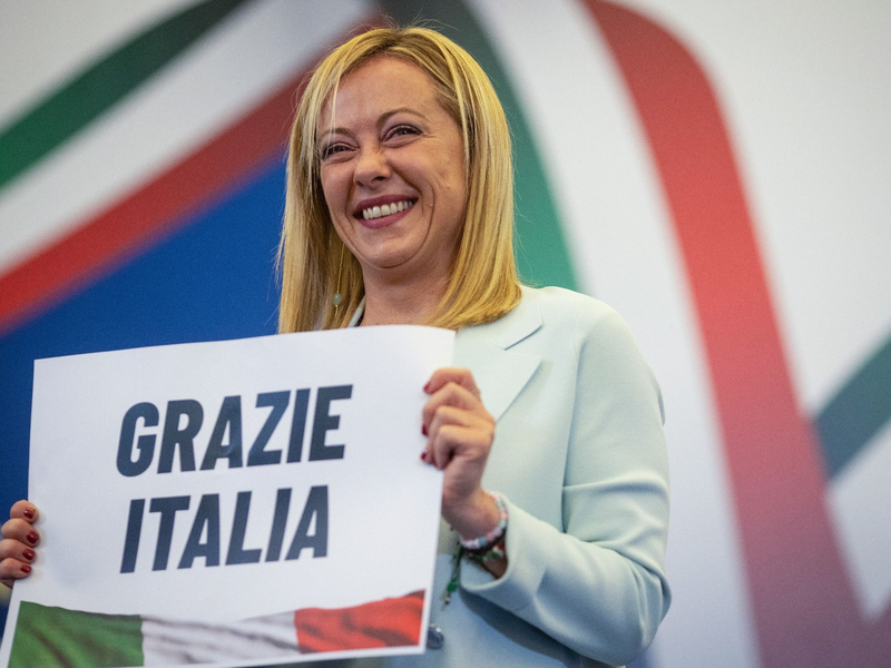 Ein Jahr ist es her, dass Giorgia Meloni in Italien die Wahl zu Italiens Ministerpräsidentin gewann. - Foto: Oliver Weiken/dpa