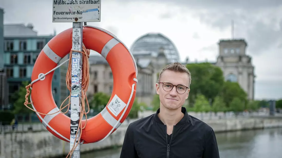 Julian Pahlke (Bündnis 90/Die Grünen) war in der zivilen Seenotrettung auf dem Mittelmeer aktiv. - Bild: Kay Nietfeld/dpa