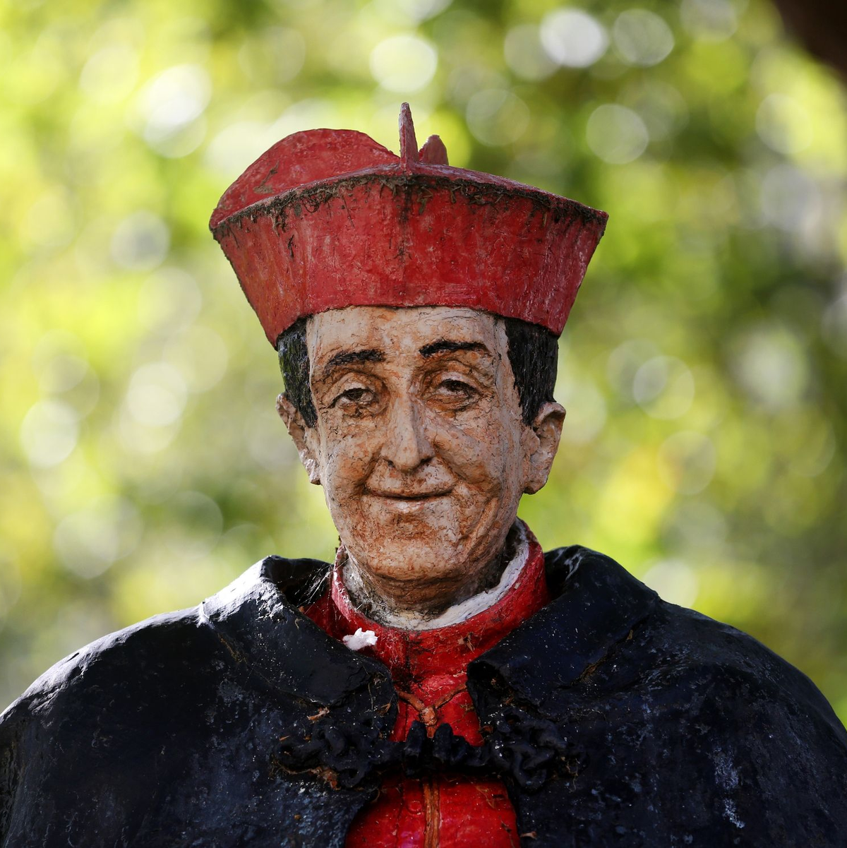 Die Skulptur des 1991 verstorbenen Bischofs Franz Hengsbach wurde entfernt. - Foto: Roland Weihrauch/dpa