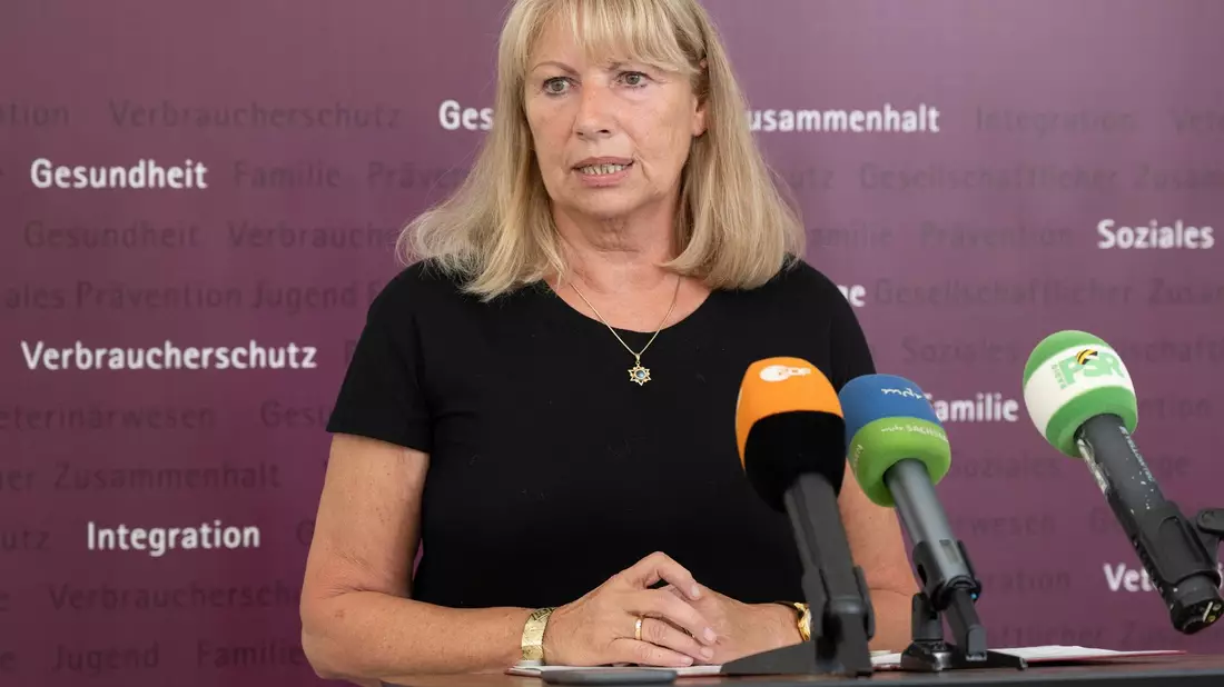 Petra Köpping (SPD) ist derzeit Sozialministerin von Sachsen. - Bild: Sebastian Kahnert/dpa
