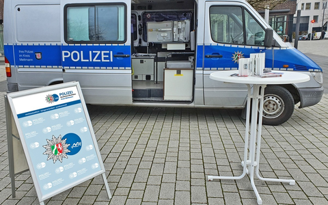 POL-ME: Die Kriminalprävention berät am Info-Mobil - Wülfrath / Erkrath - 2404040 - Foto: presseportal.de