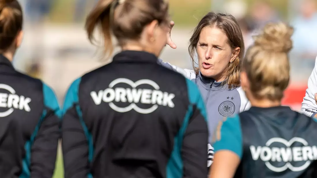 Das deutsche Team steht vor der Partie gegen Island in der Nations League unter Druck. - Bild: Jürgen Kessler/dpa