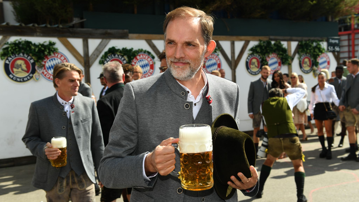 Bayern-Trainer Thomas Tuchel auf dem Oktoberfest. - Foto: Felix Hörhager/dpa