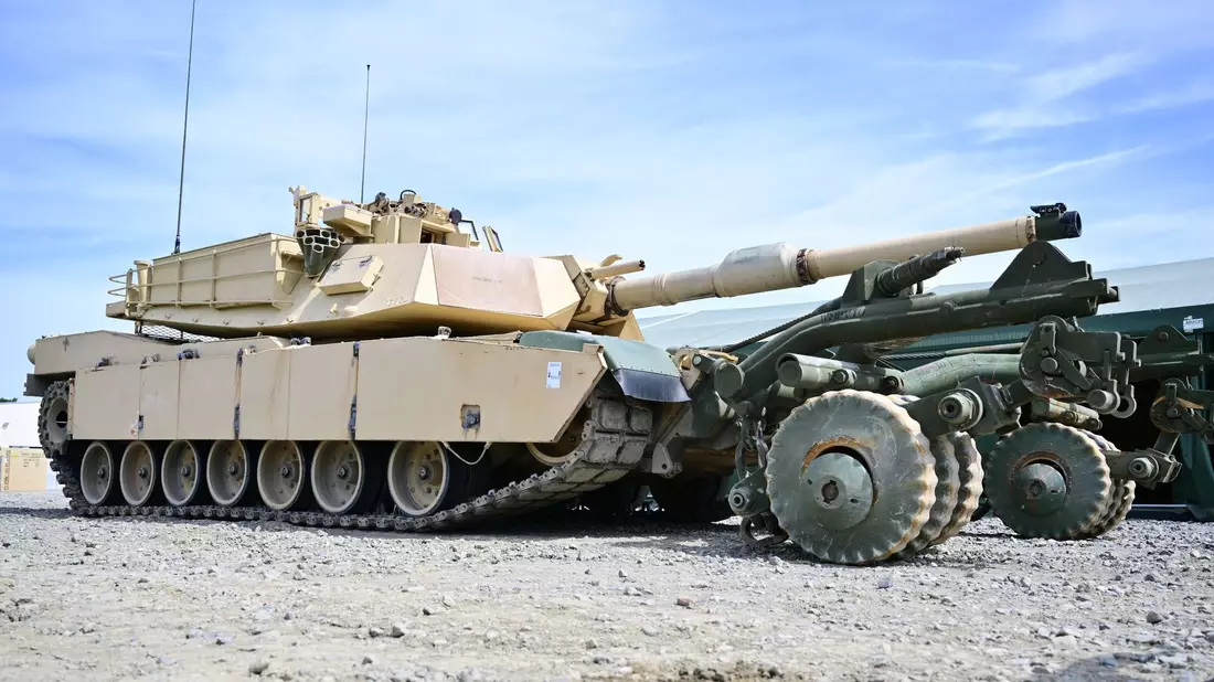 Ein Abrams-Panzer der US-Armee: Mit diesen Panzern werden künftig auch Soldaten in der Ukraine kämpfen. - Bild: Matthias Merz/dpa
