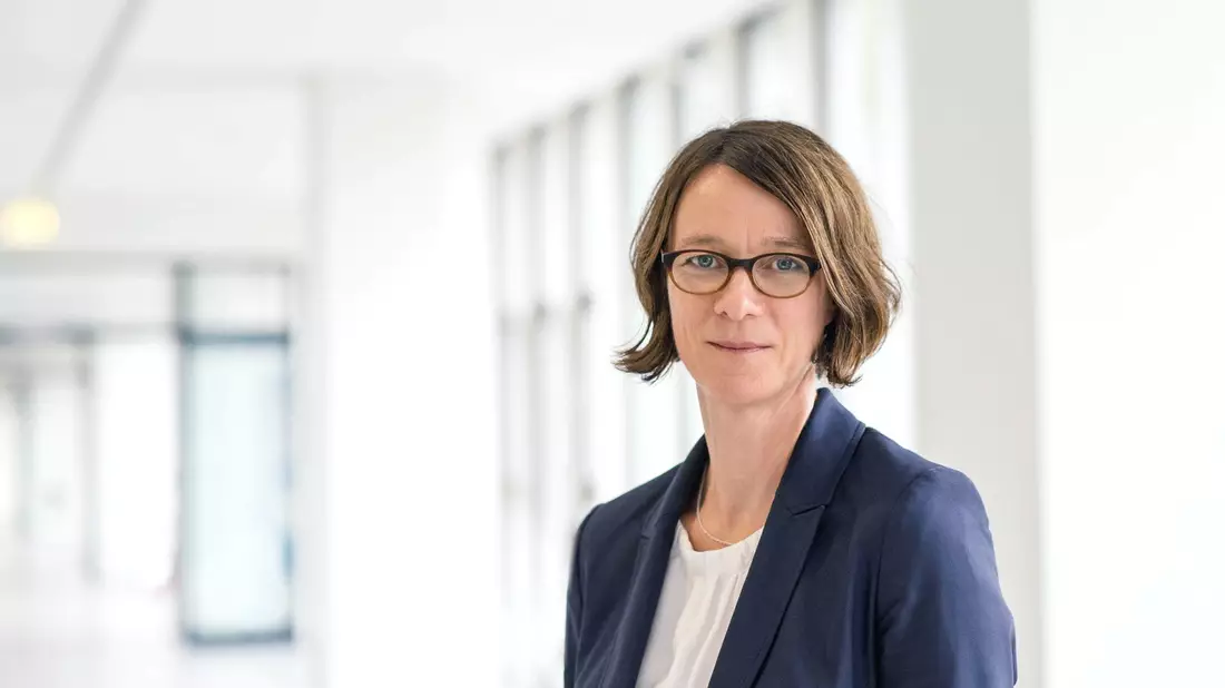 Prof. Dr. Bettina Rulofs ist Mitglied der Handball-Kommission, die sich mit der Aufarbeitung der Causa André Fuhr befasst. - Bild: Özlem Eryigit/Bergische Universität Wuppertal/dpa