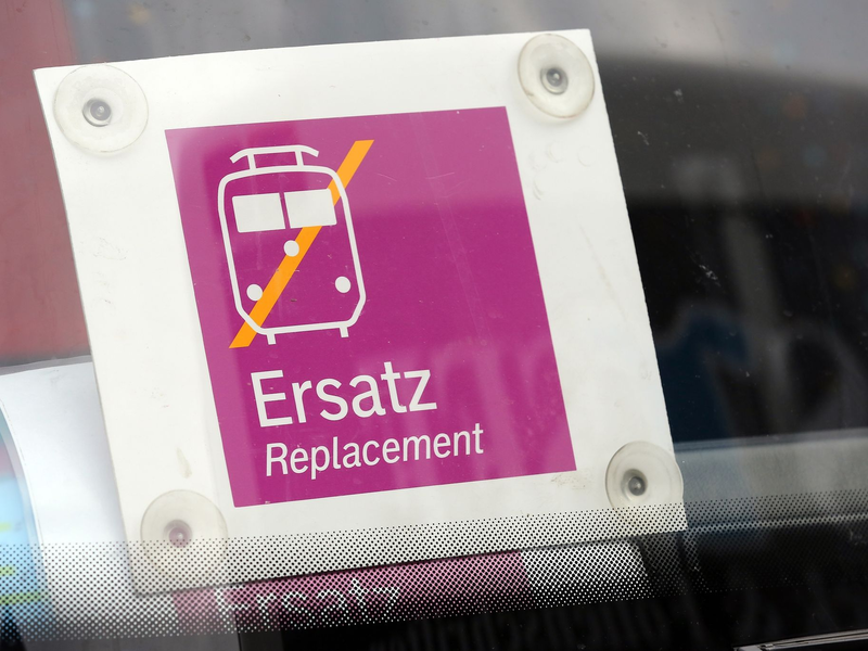 Die Busse sind bestellt - aber wer soll sie fahren? Die EVG sieht große Probleme für die Generalsanierung der Schiene. - Foto: picture alliance / dpa