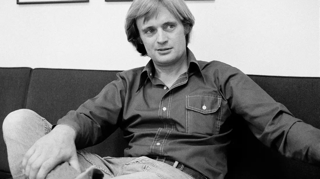 David McCallum im Jahr 1975: Nun ist er im Alter von 90 Jahren gestorben. - Bild: Richard Drew/AP/dpa