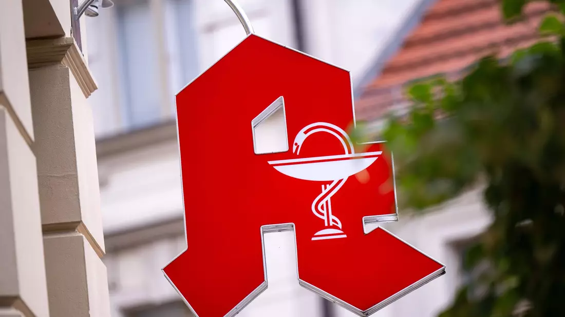 Die Bundesvereinigung Deutscher Apothekerverbände kritisiert die Pläne von Bundesgesundheitsminister Karl Lauterbach scharf. - Bild: Monika Skolimowska/dpa/dpa-tmn