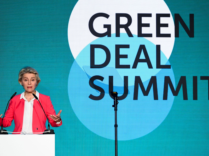 Ursula von der Leyen besucht derzeit Tschechien. - Foto: Deml Ondøej/CTK/dpa