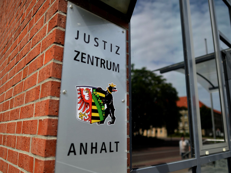 Der Mann aus Dessau-Roßlau soll mehr als zehn Jahre lang ein Mädchen und einen Jungen teilweise schwer sexuell missbraucht haben. - Foto: Hendrik Schmidt/dpa-Zentralbild/dpa