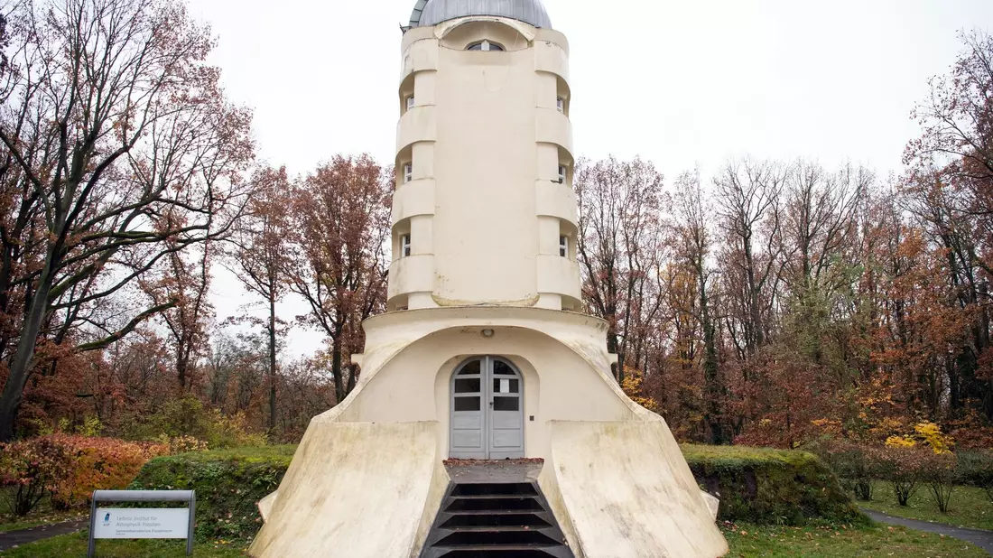 Der Einsteinturm in Potsdam «wird jetzt wieder 20 bis 30 Jahre halten.» - Bild: Soeren Stache/dpa-Zentralbild/dpa