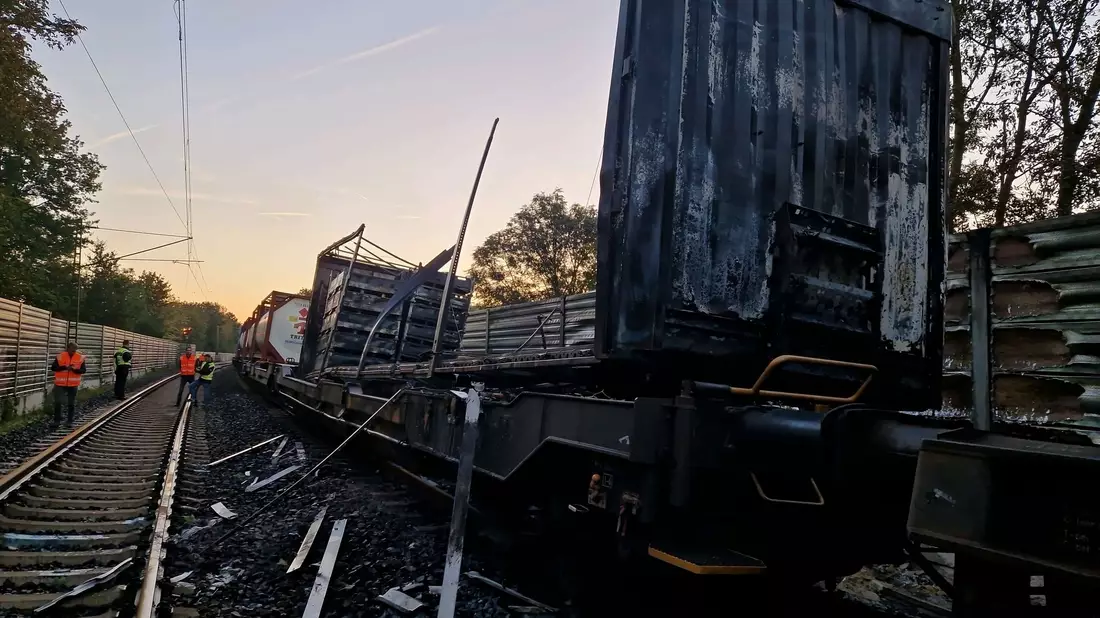Ein Güterwaggon hatte in der Region Hannover Feuer gefangen. - Bild: Bundespolizei Hannover /dpa