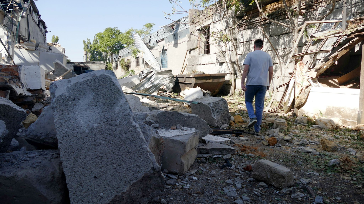 Eine Produktionshalle für Industriegüter in Odessa wurde durch russische Raketentrümmer zerstört. Eine russische Offensive ist derzeit aber nicht zu erwarten. - Foto: ./Ukrinform/dpa