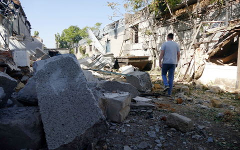 Eine Produktionshalle für Industriegüter in Odessa wurde durch russische Raketentrümmer zerstört. Eine russische Offensive ist derzeit aber nicht zu erwarten. - Foto: ./Ukrinform/dpa