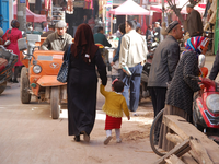 Eine belebte Straße in der Stadt Kashgar im westchinesischen Xinjiang (Archivbild). - Foto: picture alliance / dpa