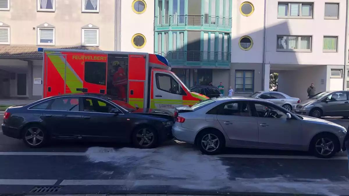 FW Weinheim: Brandmeldeanlage in Pflegeheim Ursache für Feuerwehreinsatz - Bild: presseportal.de