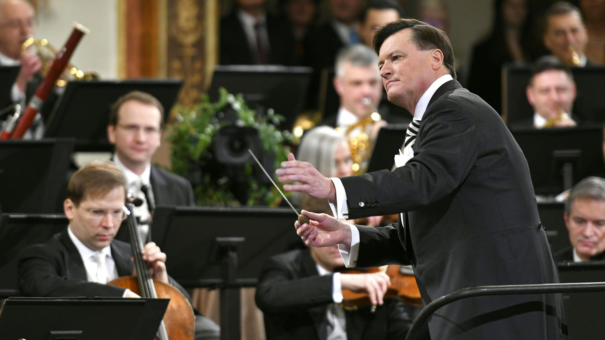 Dirigent Christian Thielemann und die Wiener Philharmoniker beim Neujahrskonzert 2019. - Foto: Herbert Neubauer/APA/dpa