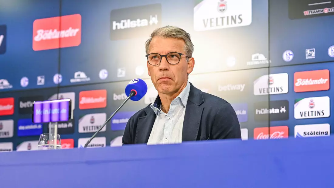 Verlässt Schalke nach Saisonende: Sportvorstand Peter Knäbel. - Bild: Tim Rehbein/dpa