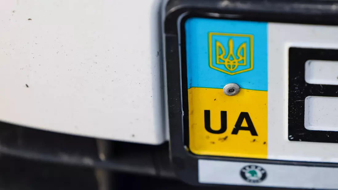 Eine staatliche Stelle zahlt für die vereinfachte Prüfung für ukrainische Autos nicht. - Bild: Frank Molter/dpa