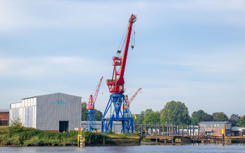 Die Elsflether Werft an der Hunte in Niedersachsen. - Foto: Sina Schuldt/dpa