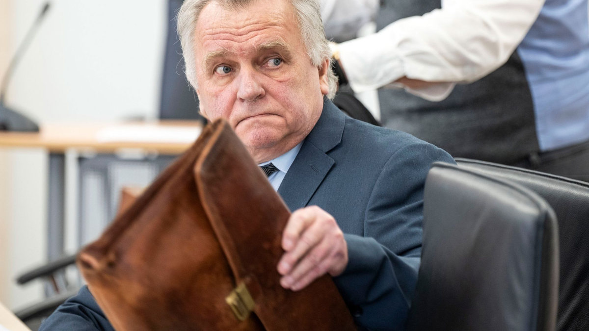 Günther Krause im Landgericht Rostock. - Foto: Frank Hormann/dpa-Zentralbild/dpa