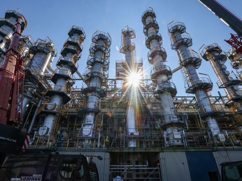 Der Verband der Chemischen Industrie warnt: Wenn es bezüglich eines Industriestrompreises keine kurzfristigen Lösungen gebe, müsse man sich über zukünftige Themen keine Gedanken mehr machen. - Foto: Jan Woitas/dpa