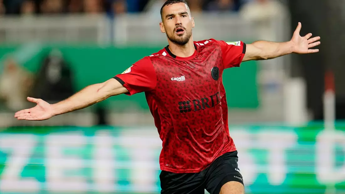 Ivan Prtajin jubelt über sein Tor zum zwischenzeitlichen 1:2. - Bild: Uwe Anspach/dpa