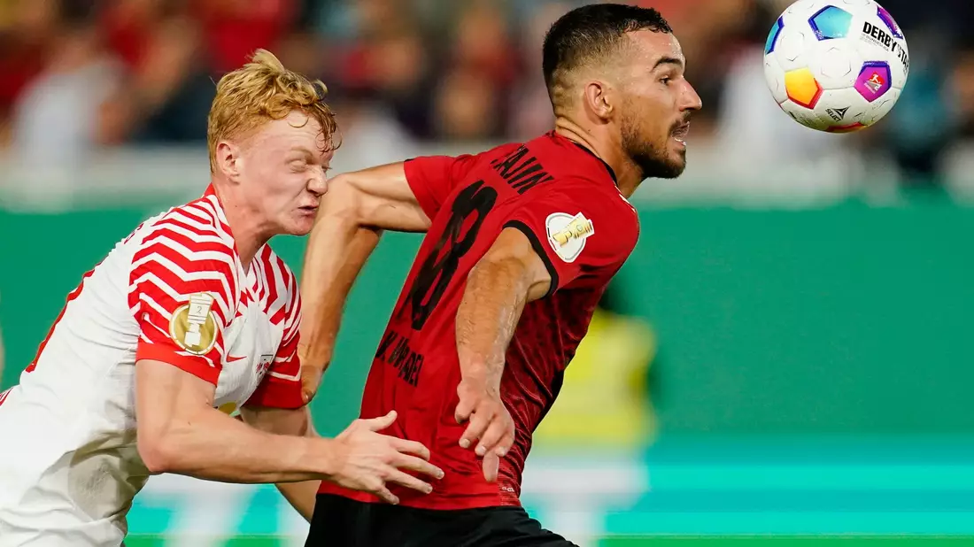 Titelverteidiger RB Leipzig tat sich in der ersten Pokalrunde in Wiesbaden schwer. - Bild: Uwe Anspach/dpa