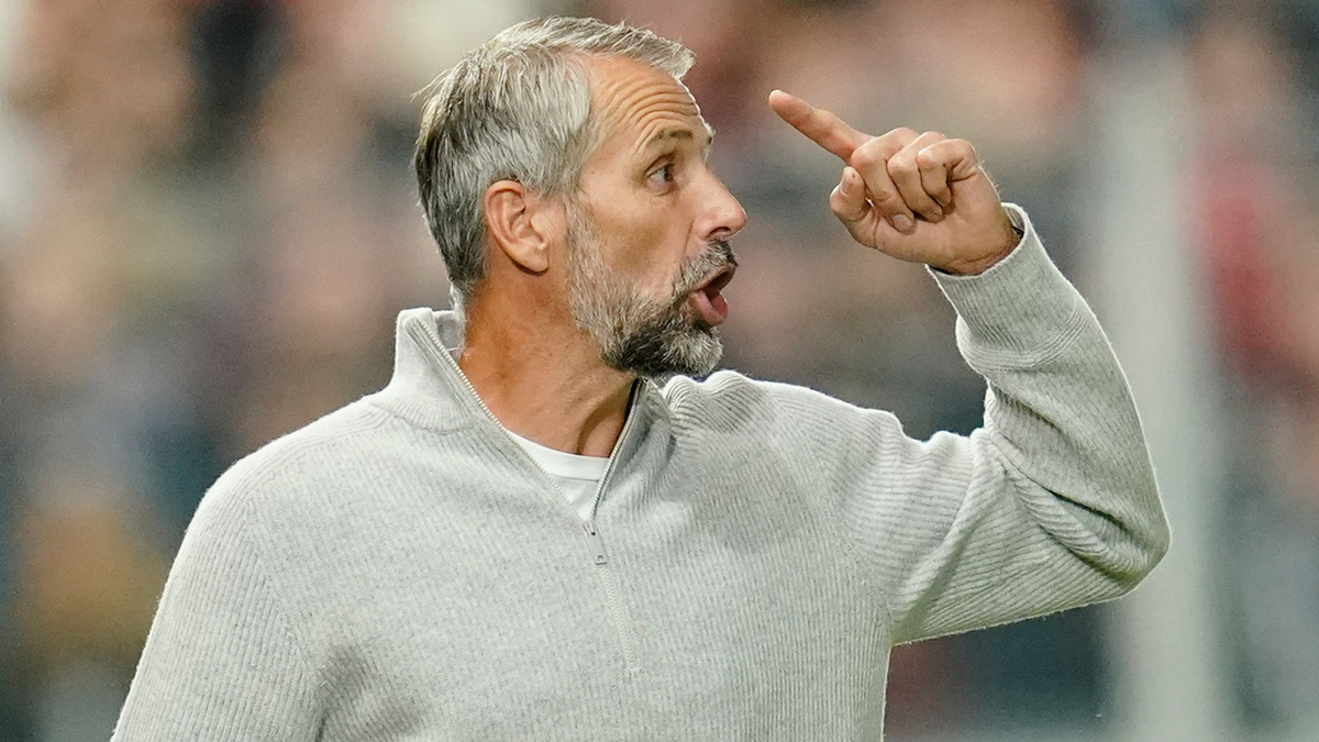 Konnte in Wiesbaden wieder auf Keeper Peter Gulacsi bauen: Leipzig-Coach Marco Rose. - Foto: Uwe Anspach/dpa