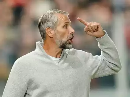 Konnte in Wiesbaden wieder auf Keeper Peter Gulacsi bauen: Leipzig-Coach Marco Rose. - Foto: Uwe Anspach/dpa
