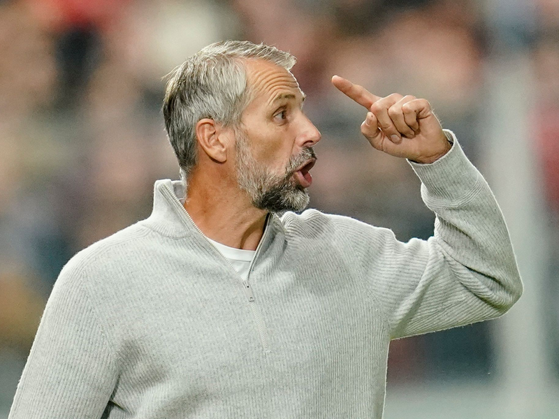 Konnte in Wiesbaden wieder auf Keeper Peter Gulacsi bauen: Leipzig-Coach Marco Rose. - Foto: Uwe Anspach/dpa