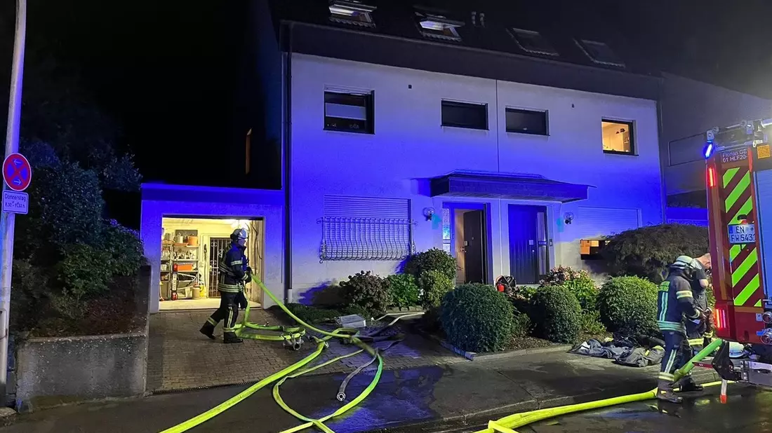 FW Dresden: Fahrradakkus brennen - ein Verletzter - Bild: presseportal.de