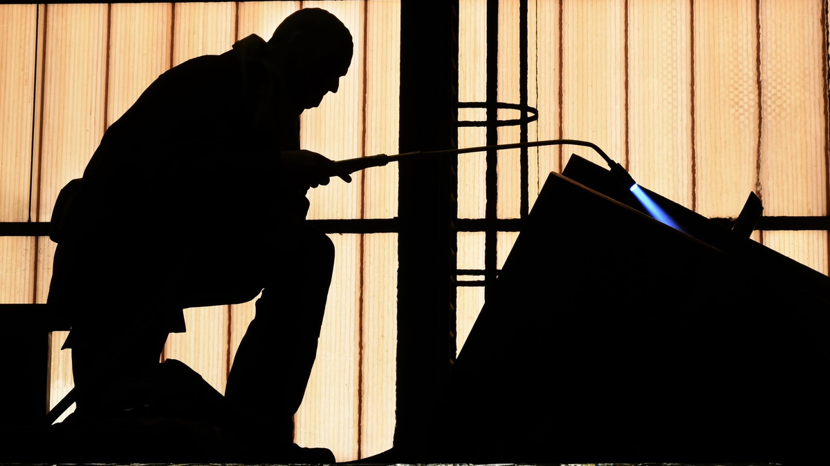 Die führenden Wirtschaftsforschungsinstitute rechnen mit einer Schrumpfung der deutschen Wirtschaft in diesem Jahr. - Foto: Waltraud Grubitzsch/dpa