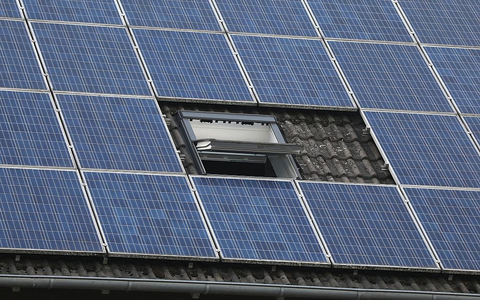 Solarzellen auf einem Dach (Archiv) - Foto: ?ber dts Nachrichtenagentur