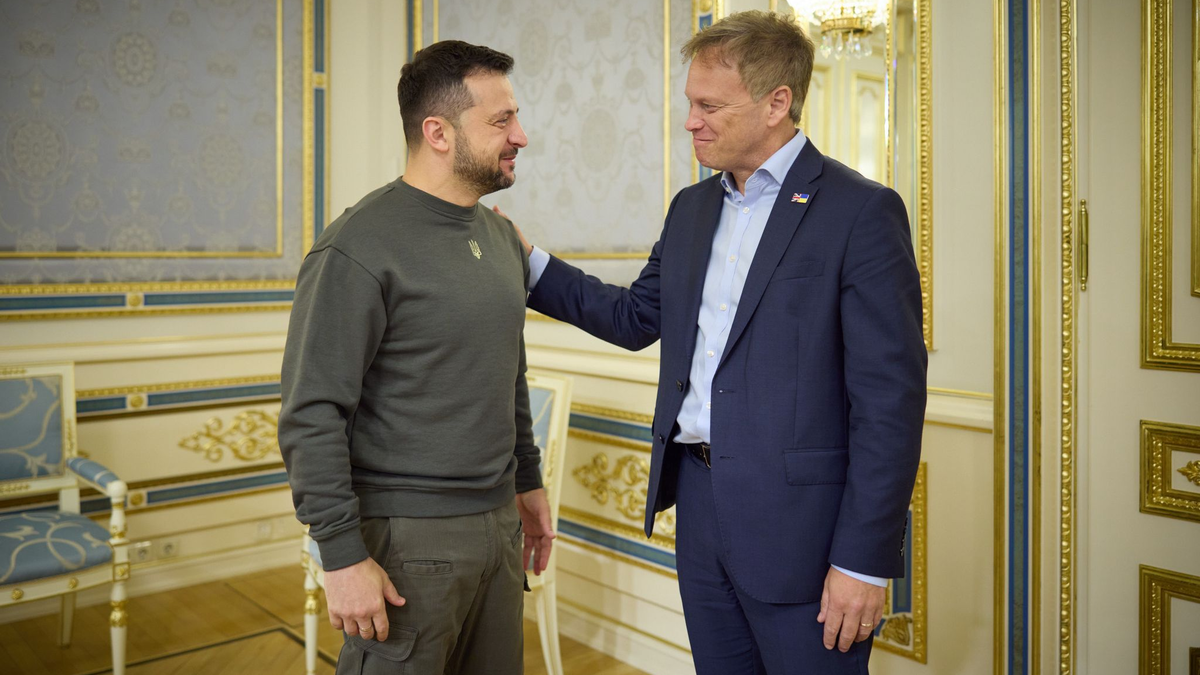 Der ukrainische Präsident Wolodymyr Selenskyj empfängt den britischen Verteidigungsminister Grant Shapps in Kiew. - Foto: Ukrainian Presidential Press Office/PA Media/dpa