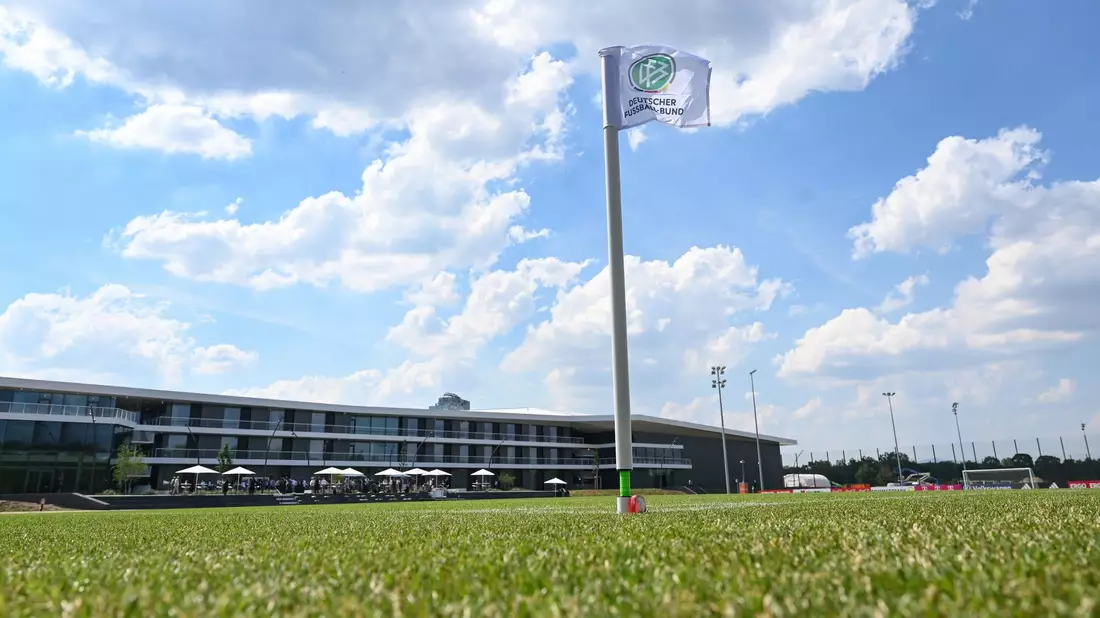 Der DFB-Campus kostet den Verband jährlich viel Geld. - Bild: Arne Dedert/dpa
