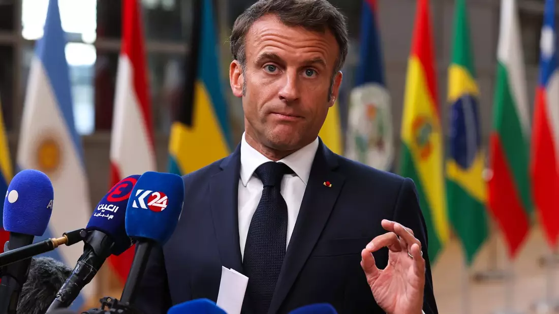 Emmanuel Macron hat auf Forderungen nach mehr Eigenständigkeit für die Mittelmeerinsel Korsika reagiert. - Bild: Francois Walschaerts/AP/dpa