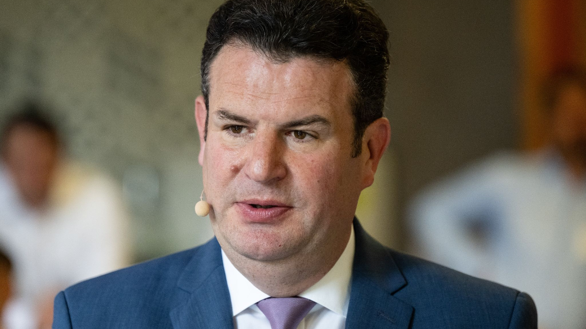 Planänderung bei der Betreuung junger Arbeitsloser: Bundesarbeitsminister Hubertus Heil (SPD) macht den Ampel-Fraktionen einen neuen Vorschlag. - Foto: Sven Hoppe/dpa