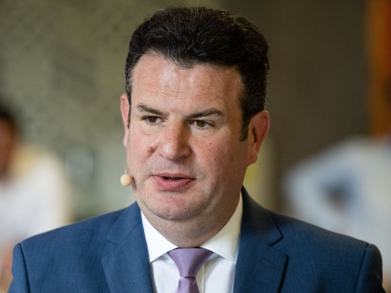 Planänderung bei der Betreuung junger Arbeitsloser: Bundesarbeitsminister Hubertus Heil (SPD) macht den Ampel-Fraktionen einen neuen Vorschlag. - Foto: Sven Hoppe/dpa
